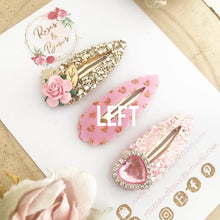 Load image into Gallery viewer, Valentines Pink and gold heart scalloped snap clip set
