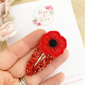 Poppy scalloped snap clip