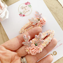Load image into Gallery viewer, Dainty Blush Reindeer Snap Clip
