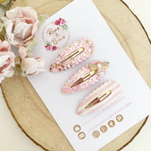 Load image into Gallery viewer, Pink and gold bee scalloped snap clip set
