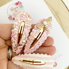 Load image into Gallery viewer, Pink and gold bee scalloped snap clip set
