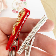 Load image into Gallery viewer, Valentines XO alligator clip set
