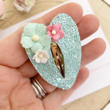 Load image into Gallery viewer, flower glitter heart scalloped snap clip set
