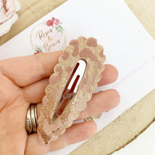 Load image into Gallery viewer, Leopard Print large snap clip
