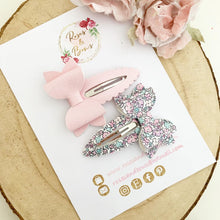 Load image into Gallery viewer, Pink and Floral Print Bow scalloped snap clip set
