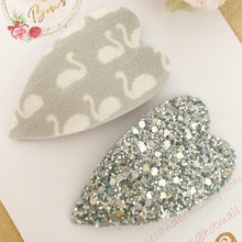 Load image into Gallery viewer, Grey swan heart glitter scalloped snap clip set
