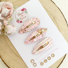 Load image into Gallery viewer, Pink and gold bee scalloped snap clip set
