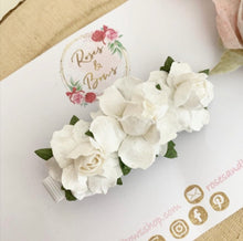 Load image into Gallery viewer, White flower headband or clip
