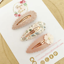 Load image into Gallery viewer, Neutral nude floral scalloped snap clip set
