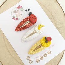 Load image into Gallery viewer, Summer lady bird, bee, daisy and sunflower scalloped snap clip set
