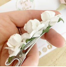 Load image into Gallery viewer, White flower headband or clip
