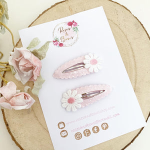 Pink daisy snap clips set