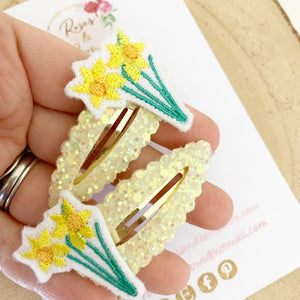 Yellow daffodil snap clips set