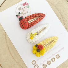 Load image into Gallery viewer, Summer lady bird, bee, daisy and sunflower scalloped snap clip set
