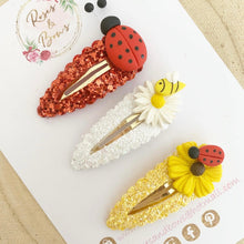 Load image into Gallery viewer, Summer lady bird, bee, daisy and sunflower scalloped snap clip set

