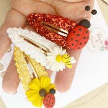 Load image into Gallery viewer, Summer lady bird, bee, daisy and sunflower scalloped snap clip set
