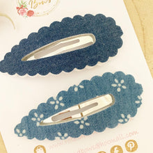 Load image into Gallery viewer, Dark Denim Large scalloped snap clip set
