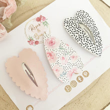 Load image into Gallery viewer, Monochrome and blush heart leatherette scalloped snap clip set
