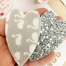 Load image into Gallery viewer, Grey swan heart glitter scalloped snap clip set
