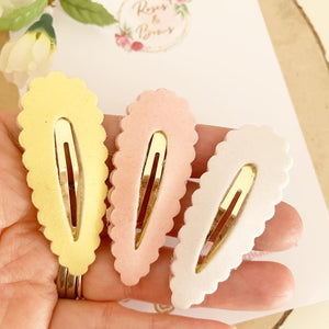 Velvet scalloped snap clip set