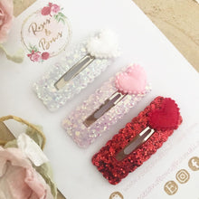 Load image into Gallery viewer, Valentine’s glitter and velvet heart scalloped snap clip set
