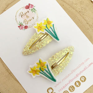 Yellow daffodil snap clips set