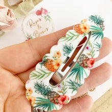Load image into Gallery viewer, Pineapple large snap scalloped clip
