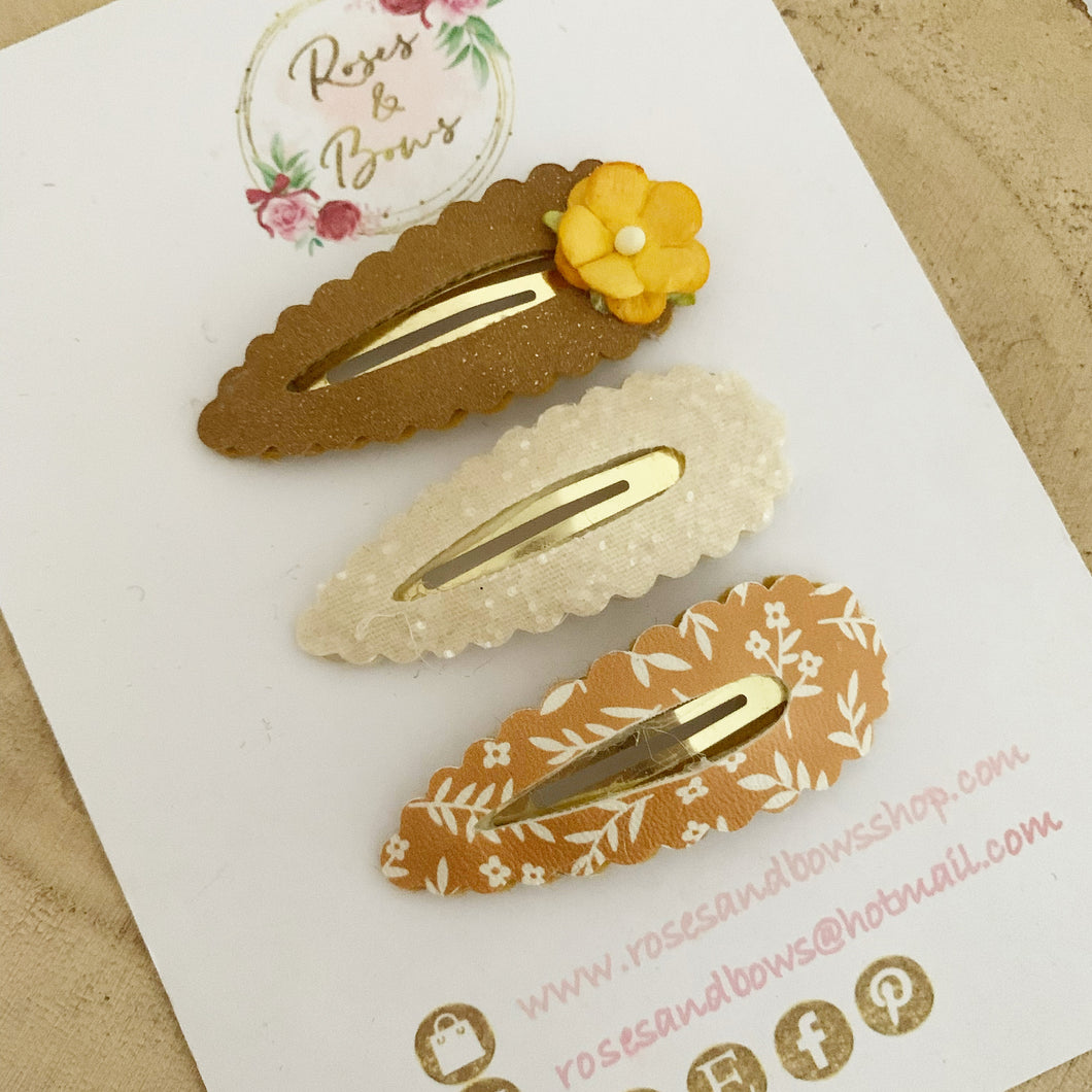 Mustard floral scalloped snap clip set