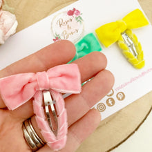 Load image into Gallery viewer, Velvet snap clip set - fringe clip set pink, mint and yellow
