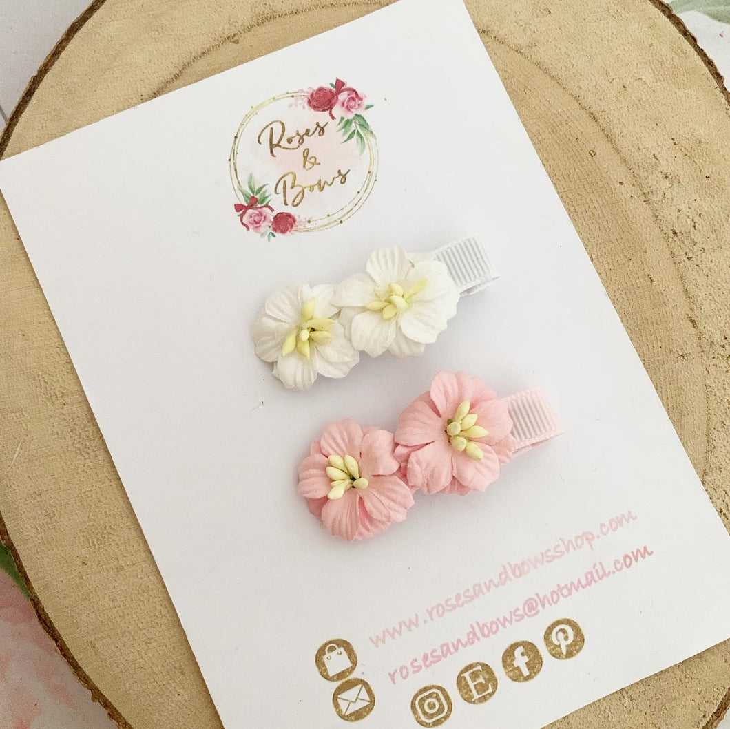 Blossom flower pink and white alligator clip set