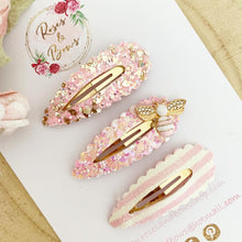 Load image into Gallery viewer, Pink and gold bee scalloped snap clip set
