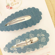 Load image into Gallery viewer, Light Denim Large scalloped snap clip set
